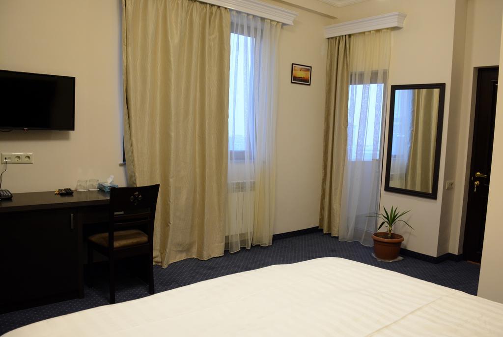 14 Floor Hotel Erivan Exterior foto