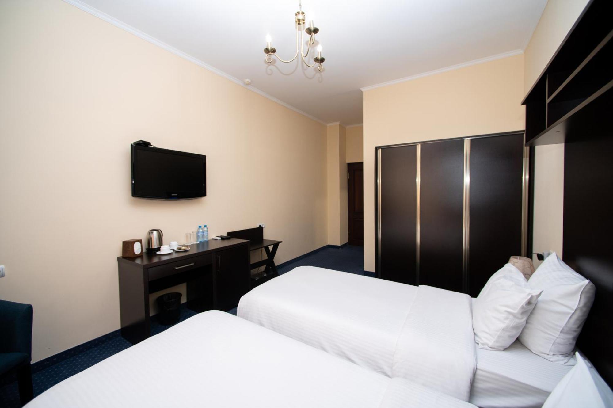14 Floor Hotel Erivan Zimmer foto