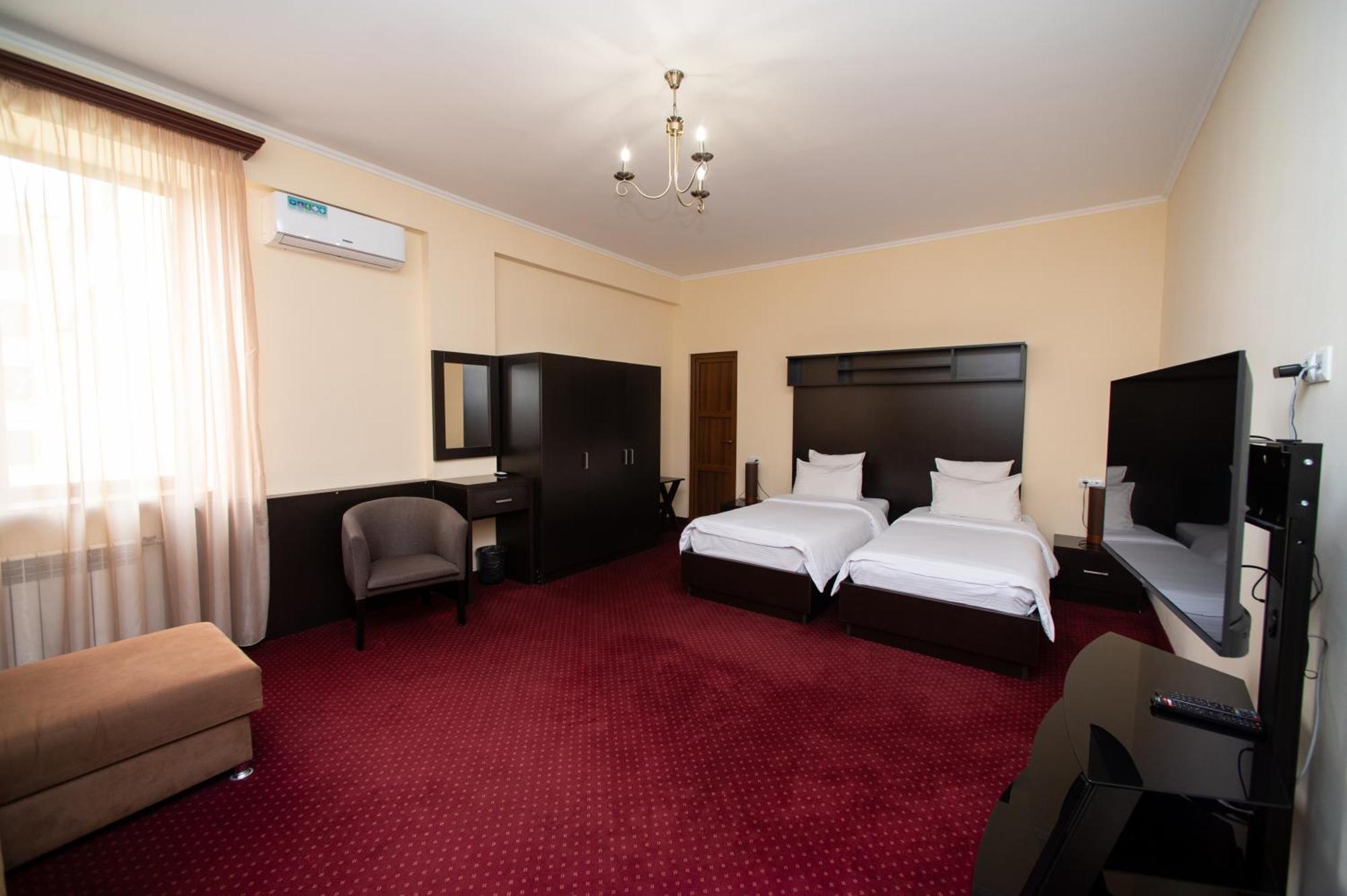 14 Floor Hotel Erivan Zimmer foto