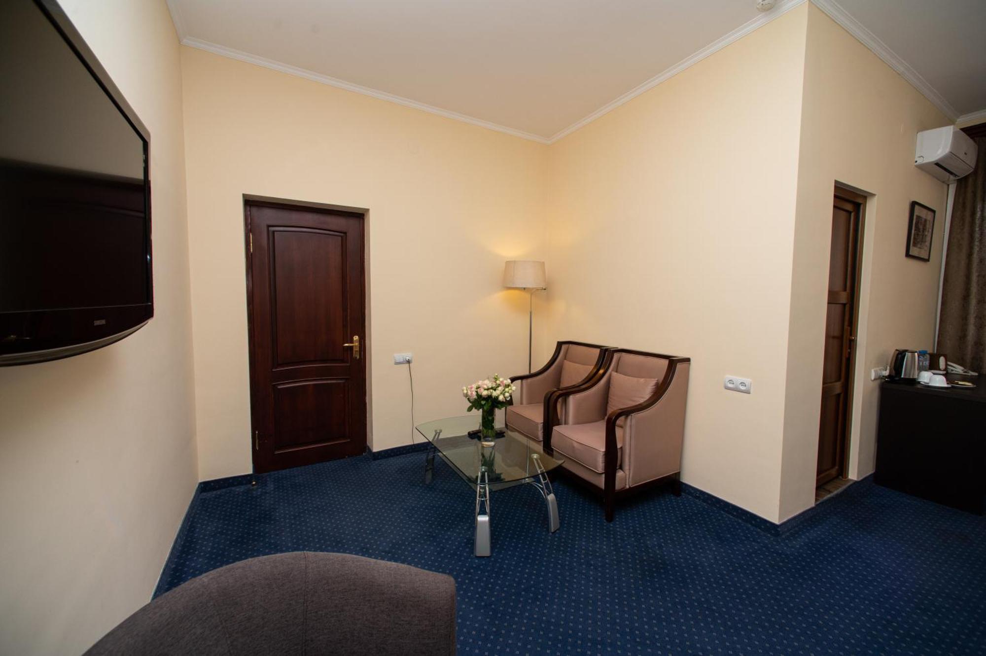 14 Floor Hotel Erivan Zimmer foto