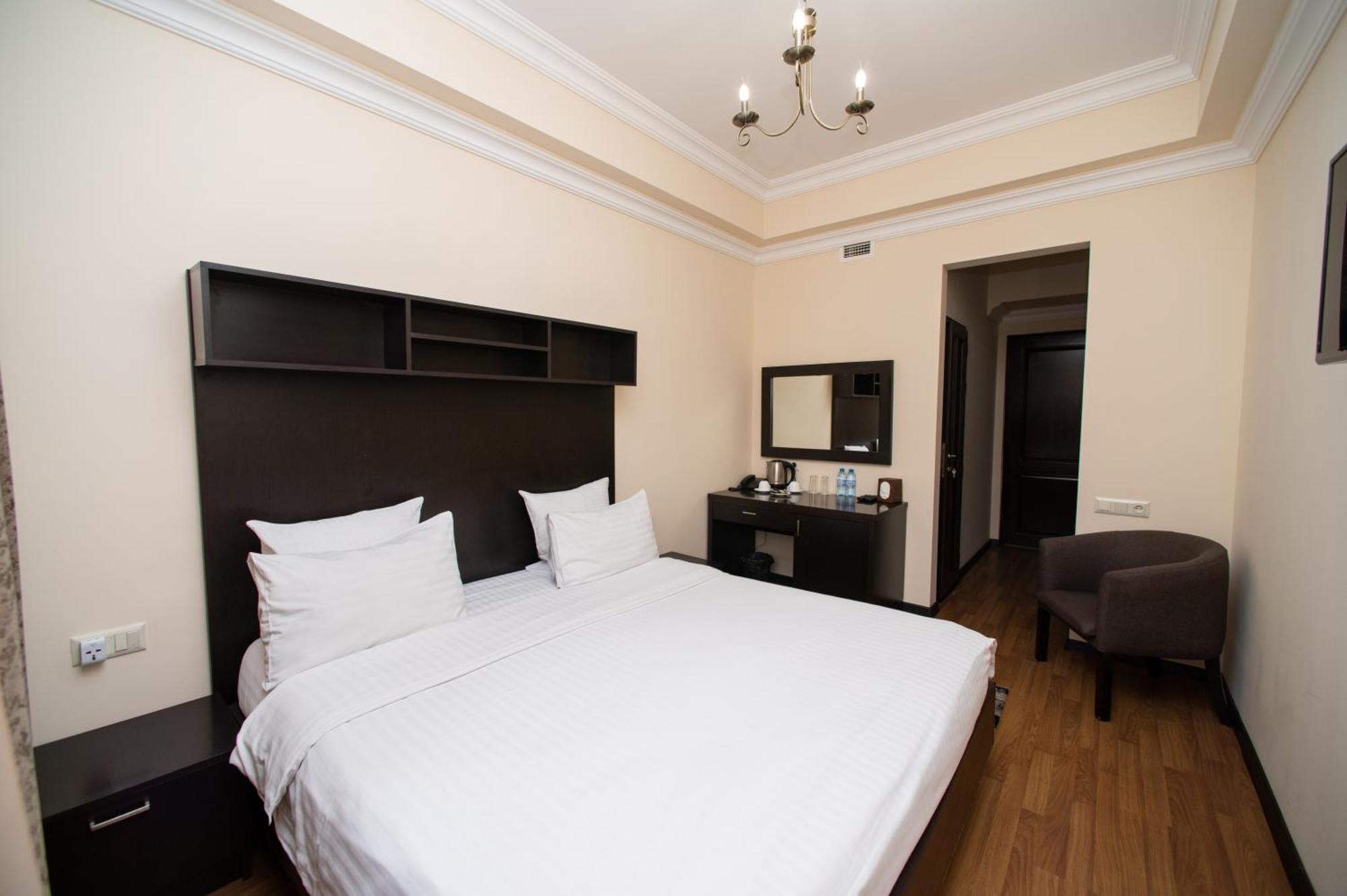 14 Floor Hotel Erivan Zimmer foto