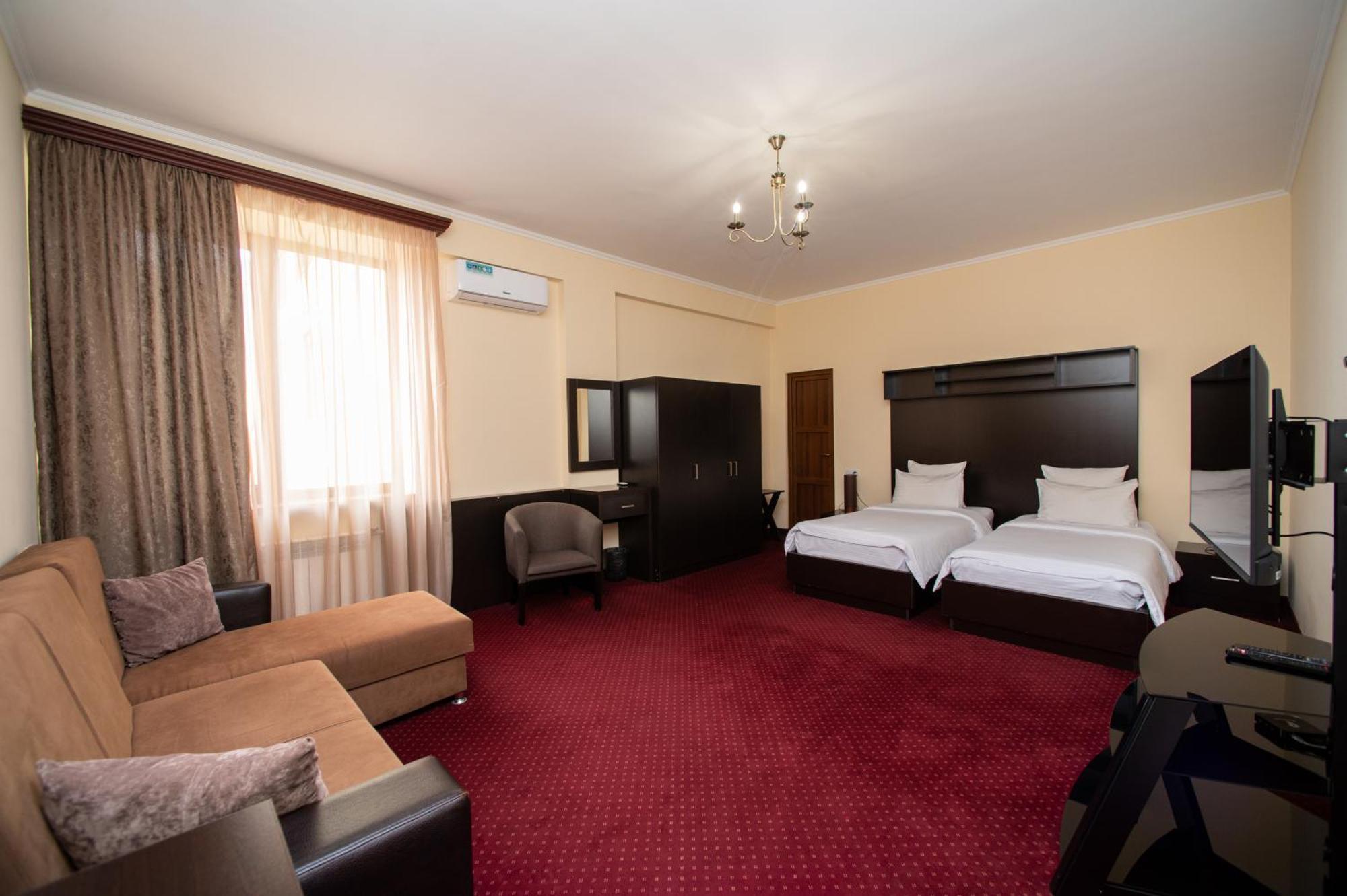 14 Floor Hotel Erivan Zimmer foto