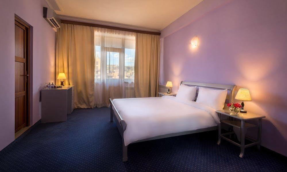 14 Floor Hotel Erivan Exterior foto